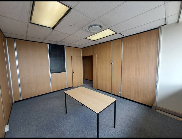 110M² OFFICE TO LET IN DUNKELD WEST